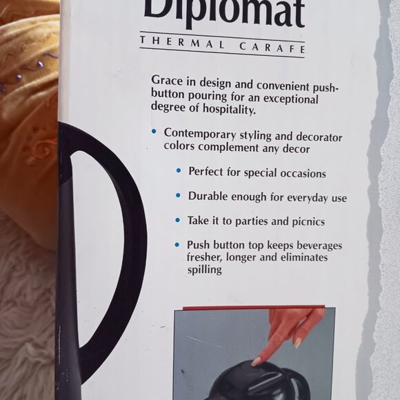 Keep It Hot! & Fresh! 1 Liter Pump-Top Thermal Carafe - Picture 3 of 4